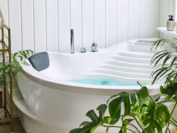 Massagebadkar Vit Sanitär Akryl med LED Bluetooth Högtalare 210 x 145 cm Modern Design Badkar