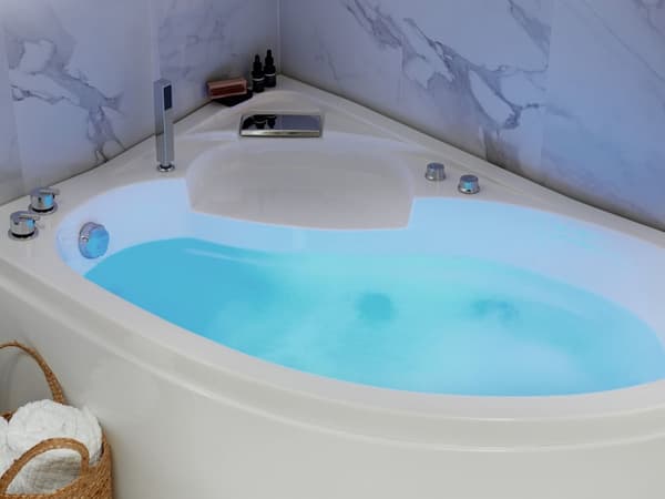 Höger Hörn Bubbelbadkar Vit Akryl med LED-belysning Massage Dusch Nackstöd