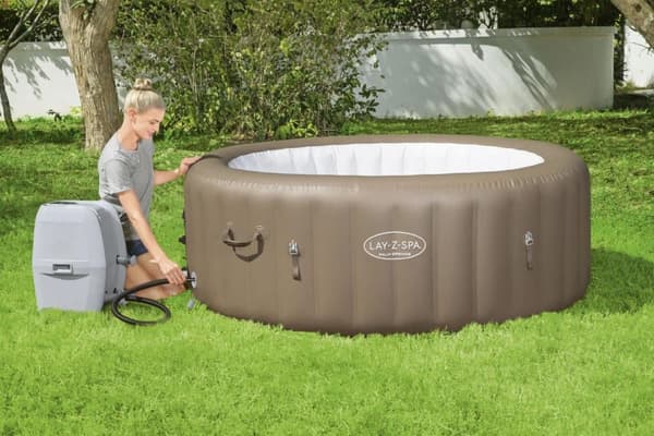 Lay-Z-Spa Palm Springs AirJet puhallettava poreallas 4-6 hengelle
