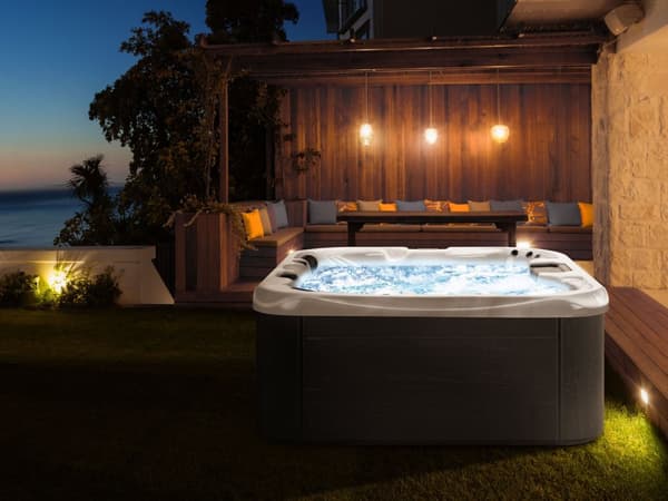 Spa Hvid Grå Akryl og Aluminium 5 Personers Spabad Udendørs Luksus Jacuzzi med LED Lys og Dyser Boblebad med Cover Betræk Høj Kvalitet