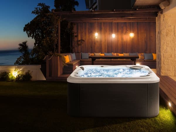 Boblebad Hvitt Akryl 210 x 210 cm 28 dyser Grå Aluminium Utendørs med LED