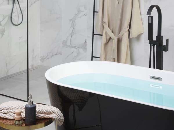 Fristående Badkar Svart Sanitär Akryl Enkel 170 cm Oval Form Bräddsystem Modern Design
