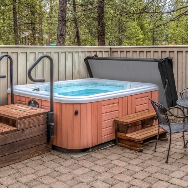 Hot Tub Cover Thermal Jacuzzi Square Hard Protection Weather Resistant PVC Leather Insulating EPS Foam UV, Mold and Fire Resistant Lockable 6 Handles
