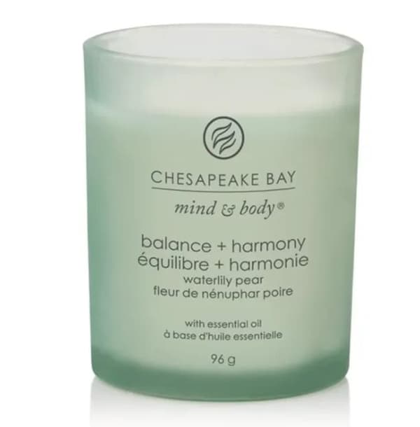 Chesapeake Bay Scented candle- Balance & Harmoni with wooden lid - Waterlily Pear 96 g