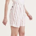 Pikkukuva 4 / 4: Dockers Shortsit Pleated Original Beige 27 Nainen