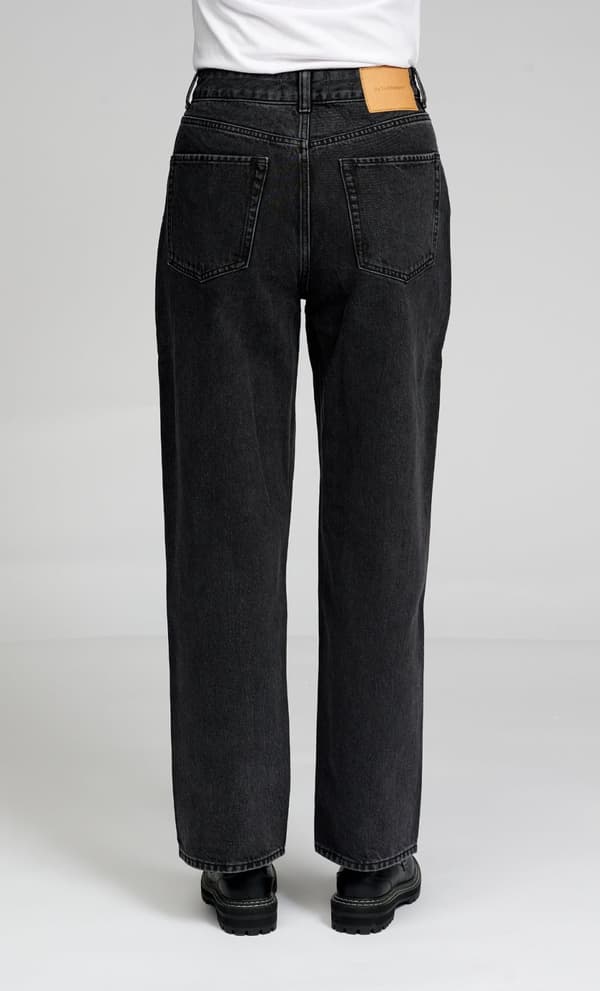 The Original Performance Loose Jeans - Washed Black Denim