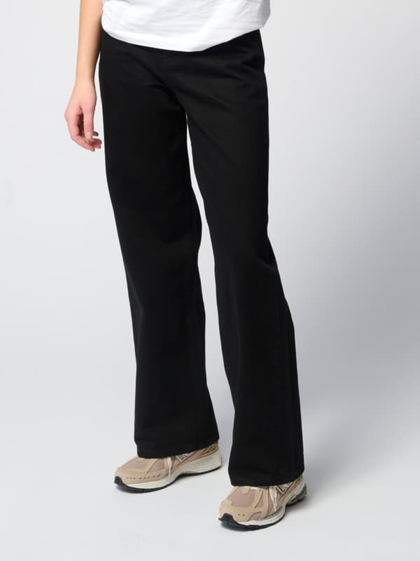 Performance Loose Jeans