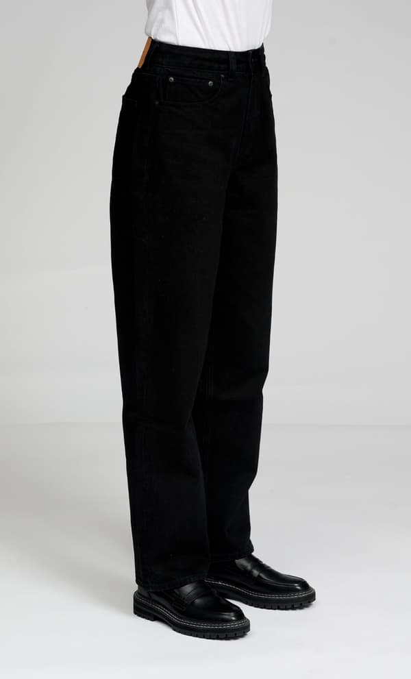 Performance Loose Jeans
