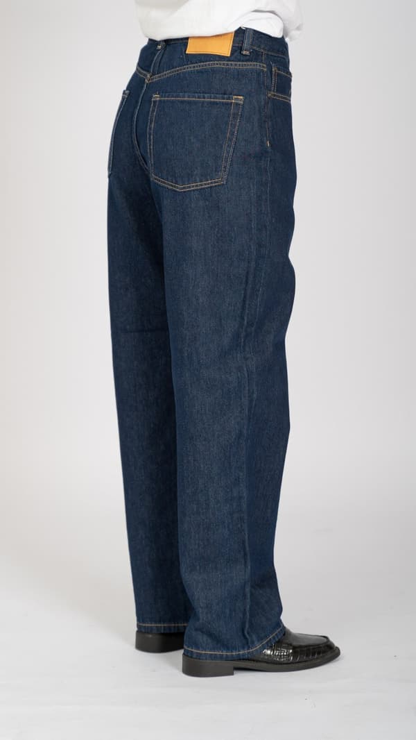 Performance Loose Jeans