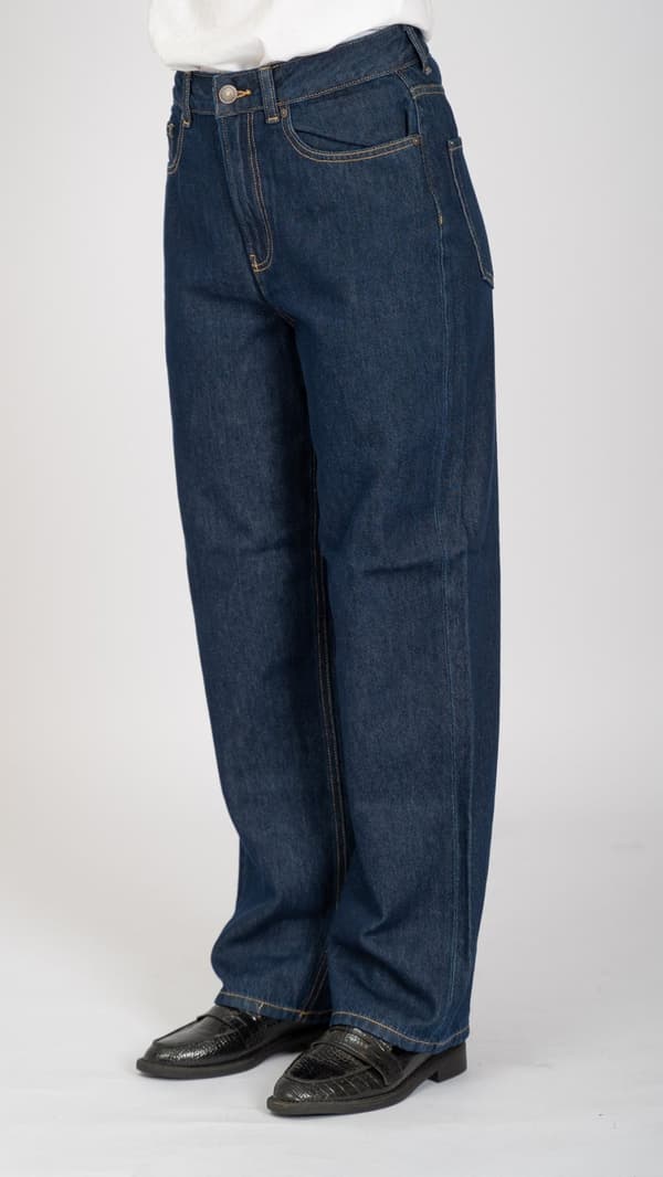 Performance Loose Jeans
