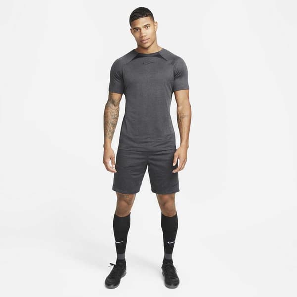 Nike Drifit Global Shorts  XL Mand
