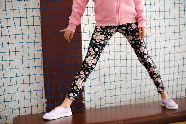 Lange børneleggings - kolibrier og blomster 128-134 cm