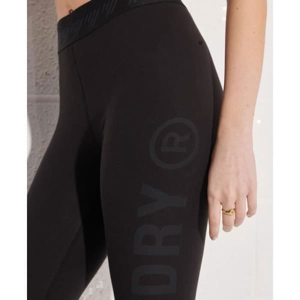 Legging 7/8 dam Superdry Essential - svart - Sculptande passform - Stretchtyg - Elastisk midja