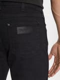 Pikkukuva 7 / 8: Wrangler LARSTON SLIM Atmosphere -farkut, mustat, W30, L30