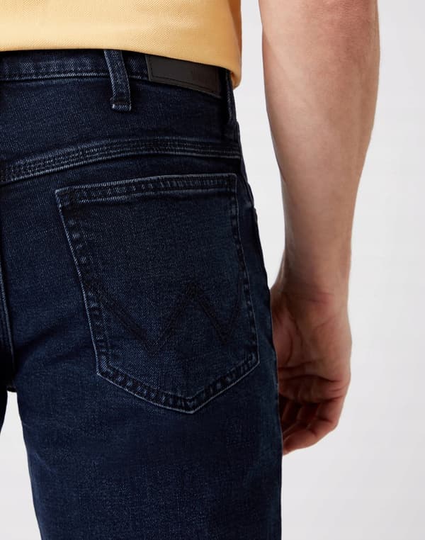 Wrangler Raka Blå Svarta Mörka Jeans Raka Jeans W34 L30