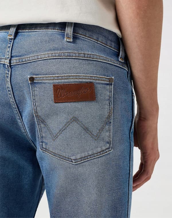 Wrangler HORIZON REGULAR STØVLE Springs FLARED JEANS W34 L32