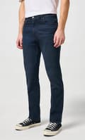 Miniatyrbild 3 av 8: Wrangler Texas Slim Bruised River Jeans Marinblå Denim W46 L34
