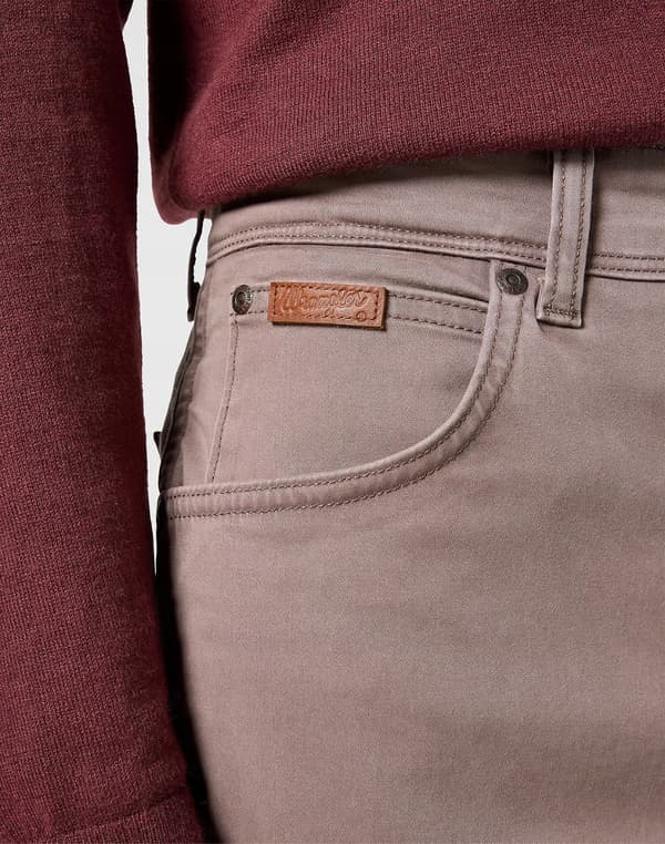 Wrangler TEXAS Iron ENKLA PASTELLBRUNA TYGBYXOR W36 L30