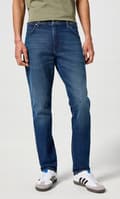 Miniatyrbild 3 av 8: Wrangler RIVER Black Hole KLASSISKA MÖRKA AVSNÄRADE JEANS W34 L34
