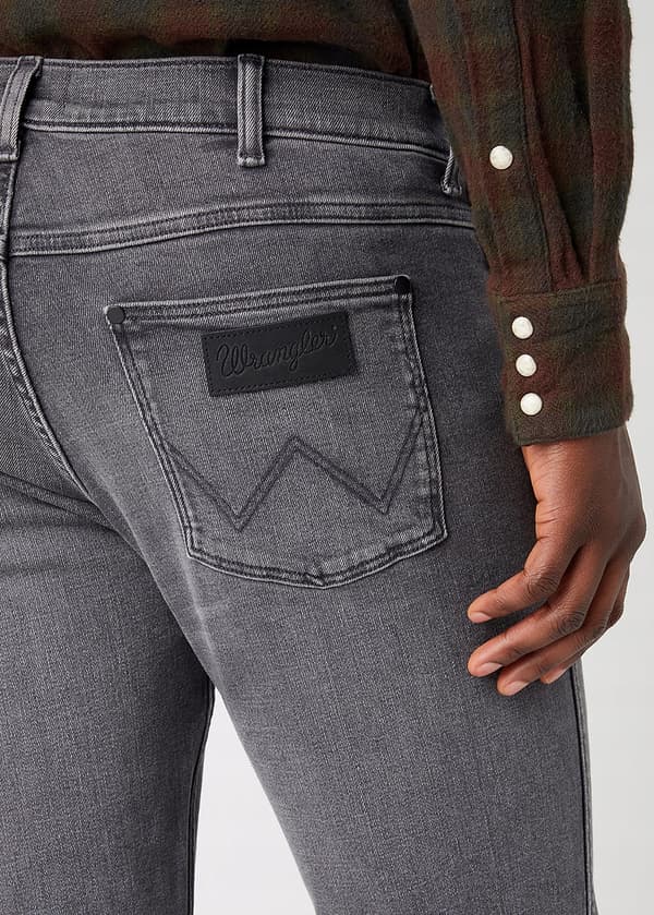 Wrangler GREENSBORO In Space Raka Jeans Grå Denim W40 L34