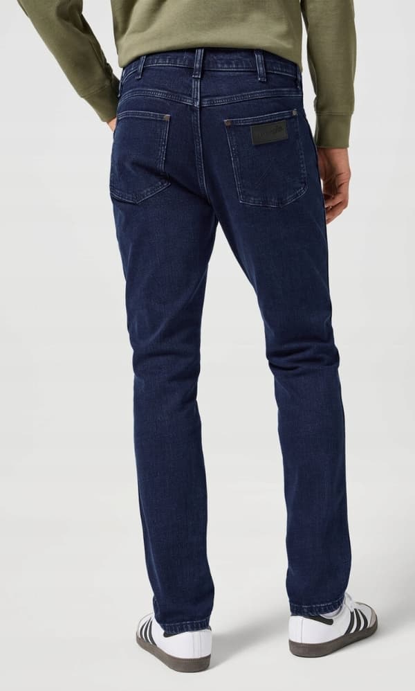 Wrangler LARSTON Midnight Depth 365 LÄMPIMÄT ISTUVAT FARKUT W36 L30