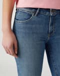Miniatyrbild 6 av 9: Wrangler Bootcut Girlband Damjeans med utsvängda ben W28 L32
