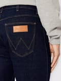 Miniatyrbild 6 av 8: Wrangler Greensboro Day Drifter Raka Marinblå Jeans W33 L36