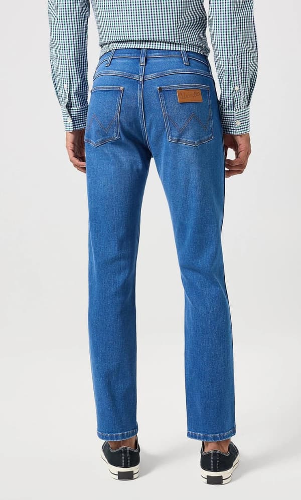 Wrangler LARSTON Free To Stretch Rustic MUKAVAT JOOTASFARKUT W32 L36