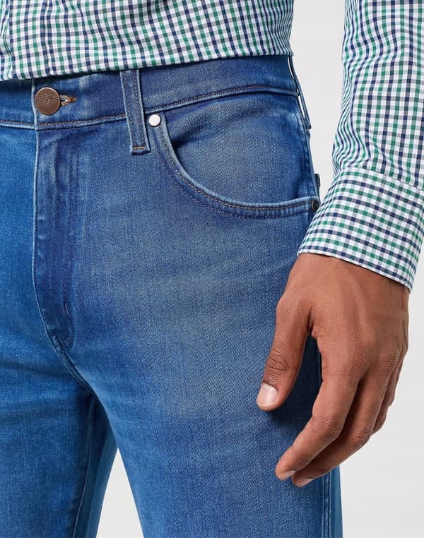 Wrangler LARSTON Free To Stretch Rustic MUKAVAT JOOTASFARKUT W32 L36