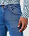 Pikkukuva 6 / 9: Wrangler LARSTON Free To Stretch Rustic MUKAVAT JOOTASFARKUT W32 L36