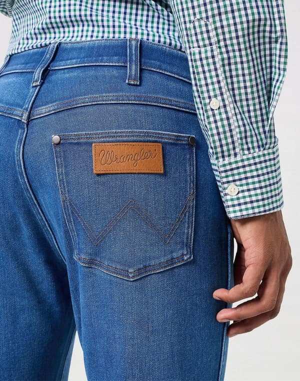 Wrangler LARSTON Free To Stretch Rustic MUKAVAT JOOTASFARKUT W32 L36