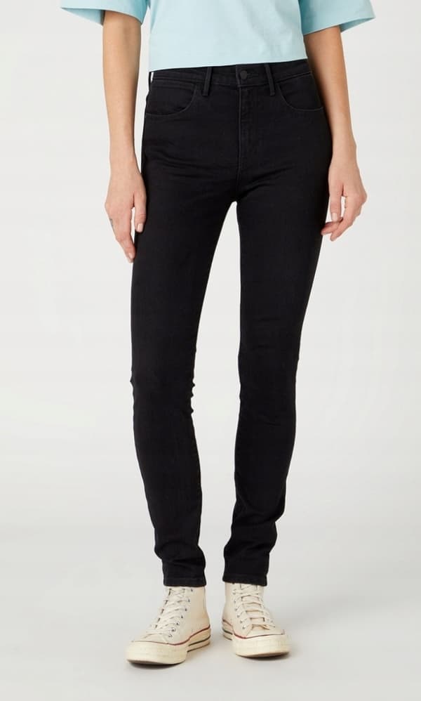 Wrangler korkeat, mustat, pillifarkut naisille, W31-L32
