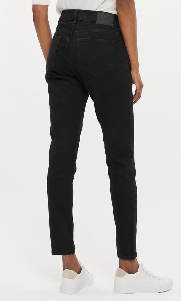 Wrangler korkeat, mustat, pillifarkut naisille, W31-L32