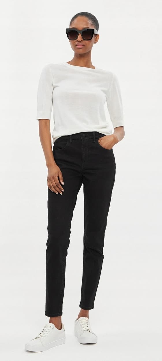 Wrangler korkeat, mustat, pillifarkut naisille, W31-L32