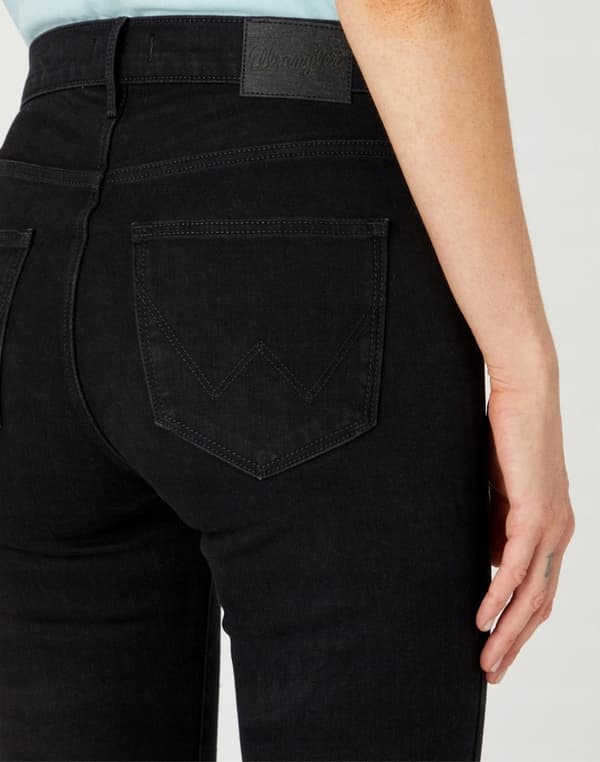 Wrangler korkeat, mustat, pillifarkut naisille, W31-L32