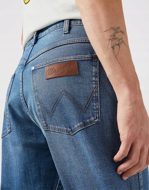 Wrangler FRONTIER Brennan DENIM LØSE JEANS MED LIGHT OG STRAIGHT W29 L32