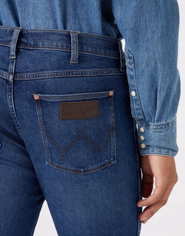 Wrangler LARSTON The Rock FITTED JEANS MÖRK DENIM W31 L34