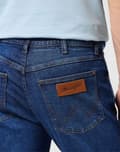 Pikkukuva 6 / 9: Wrangler LARSTON Harvey VAPAASTI JOUSTAVAT ISTUVAT FARKUT W29 L32
