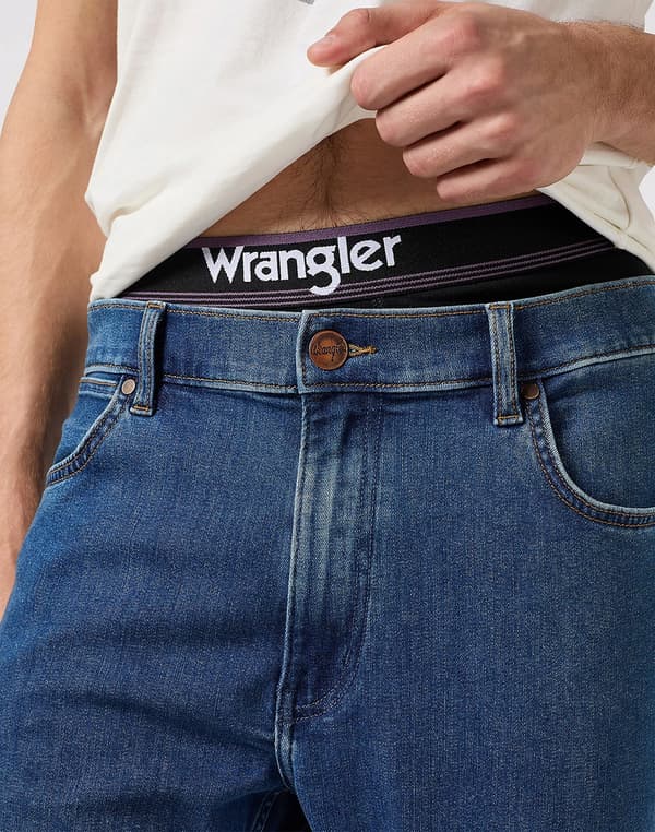 Wrangler RIVER Coldwater KLASSISKE MØRKE JEANS MED SLIMME AFSLAPNING W31 L32