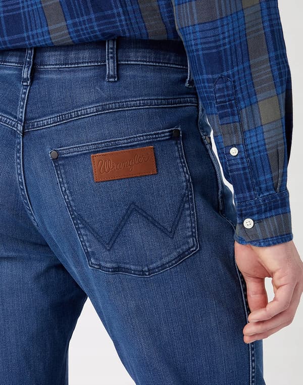 Wrangler River Free to Stretch Apollo Classic avsmalnande jeans W33 L32