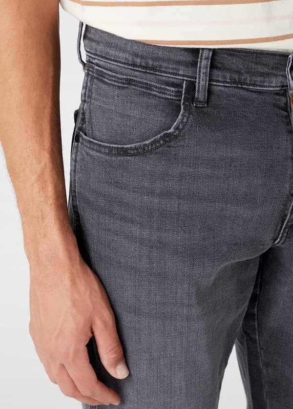 Wrangler RIVER Blackout CLASSIC TAPERED GREY DENIM GREEN W31 L32