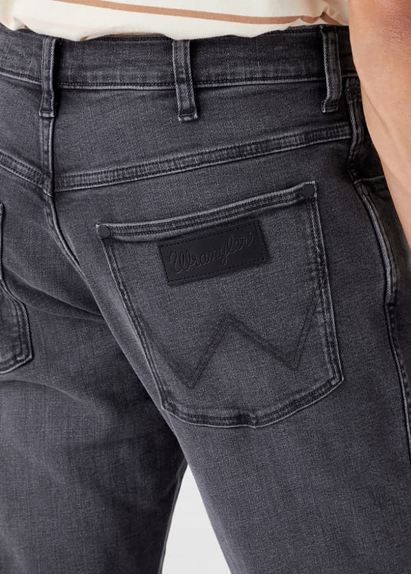 Wrangler RIVER Blackout CLASSIC TAPERED GREY DENIM GREEN W31 L32