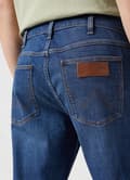 Miniatyrbild 7 av 7: Wrangler Greensboro Winston Superfabricerad Mörk Jeans W31 L34