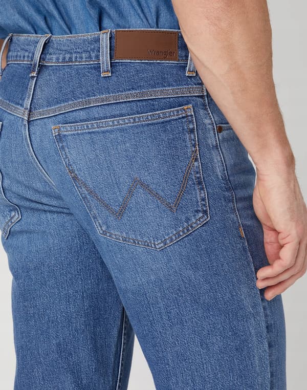 Wrangler Rak Blå Dawn Jeans Som Gammal Rak Enfärgad Pewex W33 L34