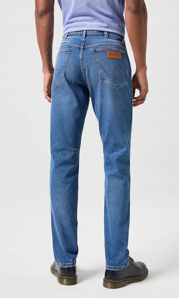 Wrangler River Treasures 365 Cool Classic Avsmalnande Andningsbar W36 L34