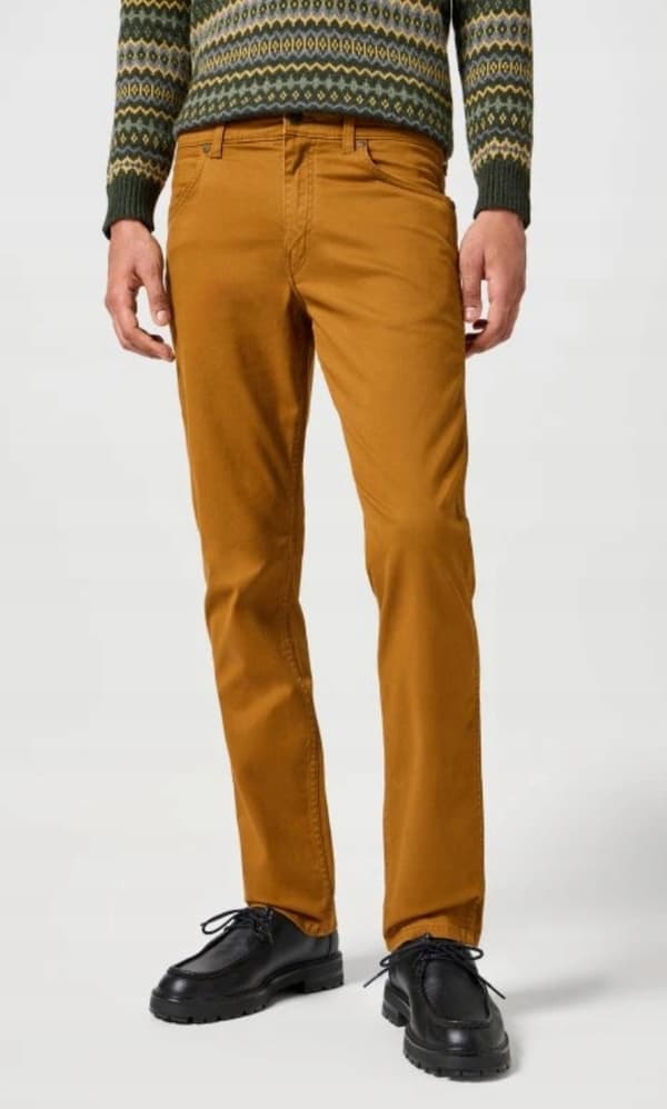 Wrangler GREENSBORO Monks Robe SIMPLE BROWN -kangashousut, koko 31, pituus 32