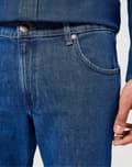 Miniatyrbild 6 av 8: Wrangler HORIZON REGULAR STÖVEL Mjukt Fade FLARE MÖRK DENIM W31 L32
