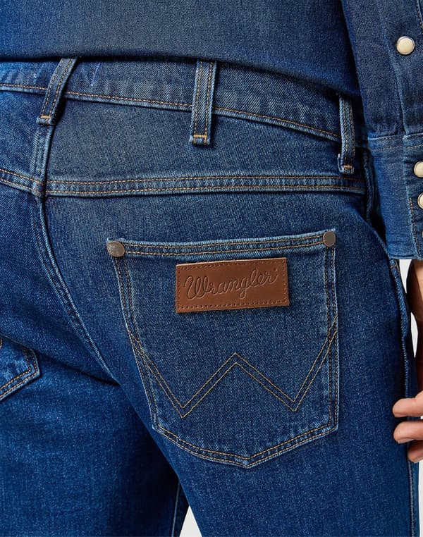 Wrangler HORIZON REGULAR STÖVEL Mjukt Fade FLARE MÖRK DENIM W31 L32