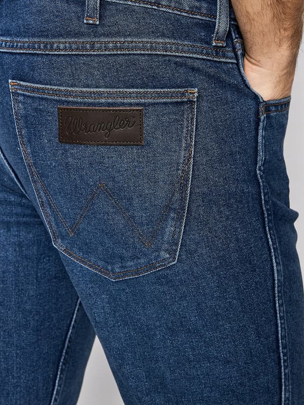 Wrangler Greensboro Blå Arcade Weather Anything Mörka Jeans W44 L32