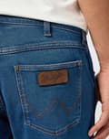 Pikkukuva 7 / 8: Wrangler GREENSBORO Siniharmaa UUSI MALLISTO SIMPLE DARK DENIM W30 L32